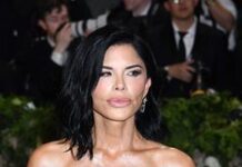 Невеста Джеффа Безоса блистает в элегантном образе на престижном саммите 9d49dd22-4316-4c78-b5f9-0964417e2f67-67a9ce52