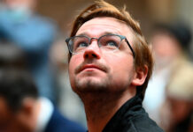 Признание российского актера: искренняя поддержка и восхищение успехами коллеги b21e1714-ac2c-480d-a558-ce3c0348120b-67bcc34e