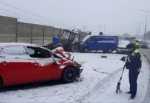 Серьезное столкновение пяти машин на ЕКАД: оперативные службы среагировали молниеносно bd3010e6-c7b5-404a-89f4-0a6c022857cc-67b5d395