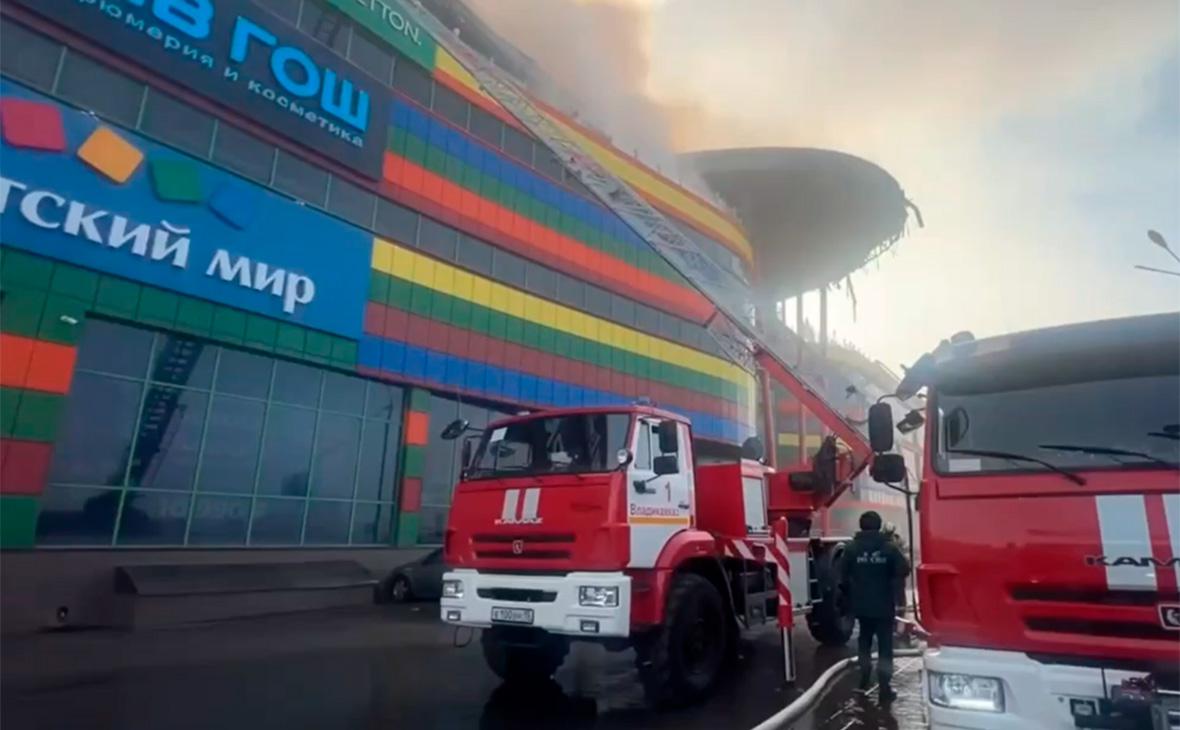 Работа пожарных после взрыва в ТЦ Алания Молл во Владикавказе, 25 декабря 2024 года (МЧС России / Telegram)