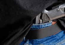 Московская полиция успешно предотвратила опасное празднование дня рождения APersonIsHidingAHandgunUnderTheDenimBelt