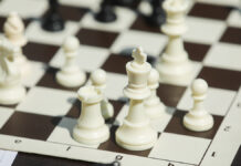 Юный шахматный гений из России покоряет мировые вершины Кубок Ботвинника по шахматам в торгово-развлекательном центре Афимолл Сити