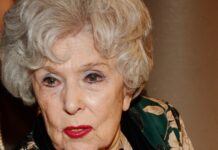 Последние светлые дни народной любимицы Веры Васильевой 15f1199c-f901-45c7-9113-d96a25dede52-67e8a947