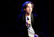 В поисках новых горизонтов: известный шоумен продолжает гастрольную деятельность за рубежом 3cadaabc-4927-49f0-950b-f18871d29f36-67d43cdd