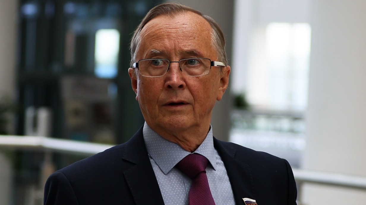 Режиссер Николай Бурляев нашел несостыковки в деле о гибели поэта