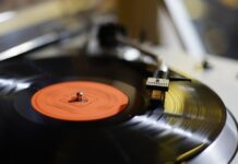 Проверь свои знания золотых хитов советской эстрады 846d5f5e-9930-4d7f-91eb-428aa1c608f9-67d65749