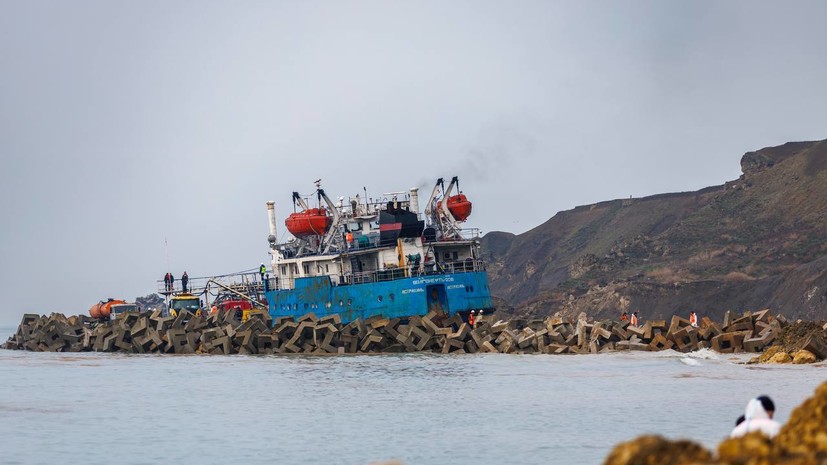 «Начата зачистка для дальнейшей утилизации»: специалисты досрочно завершили откачку мазута из танкера «Волгонефть-239»