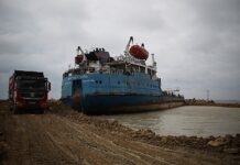 Успешный ход работ по эвакуации танкера Волгонефть-239 Îòêà÷êà ìàçóòà èç òàíêåðà Âîëãîíåôòü-239