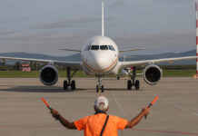 Необычное происшествие с багажом путешественницы на рейсе EasyJet Восточный экономический форум 202