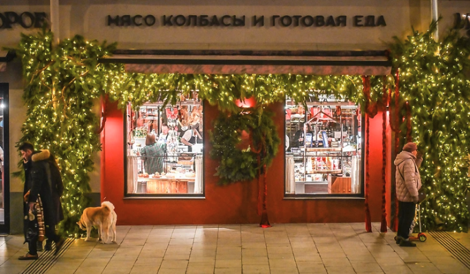 Какие украшения используют рестораторы для создания зимней атмосферы в Москве