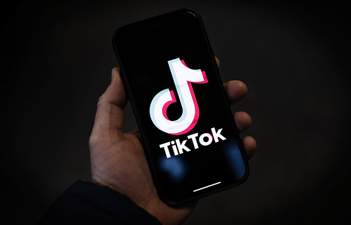 Bloomberg сообщил об обсуждении продажи американского бизнеса TikTok Илону Маску
