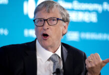 Исторический урок от основателя Microsoft об упущенных возможностях в мобильной индустрии FILE PHOTO Bill Gates Co-Chair of Bill Melinda Gates Foundation attends a conversation at the 2019 New Economy Forum in Beijing