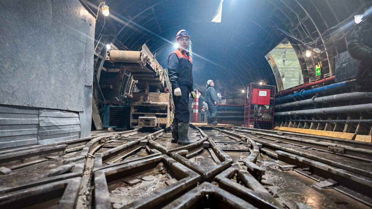 Проходка правого тоннеля между двумя станциями новой линии метро полностью завершена