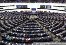 Европа намерена блокировать вирусный хит российских школьниц e47d7082-407d-4093-81eb-398866983891-67e98175