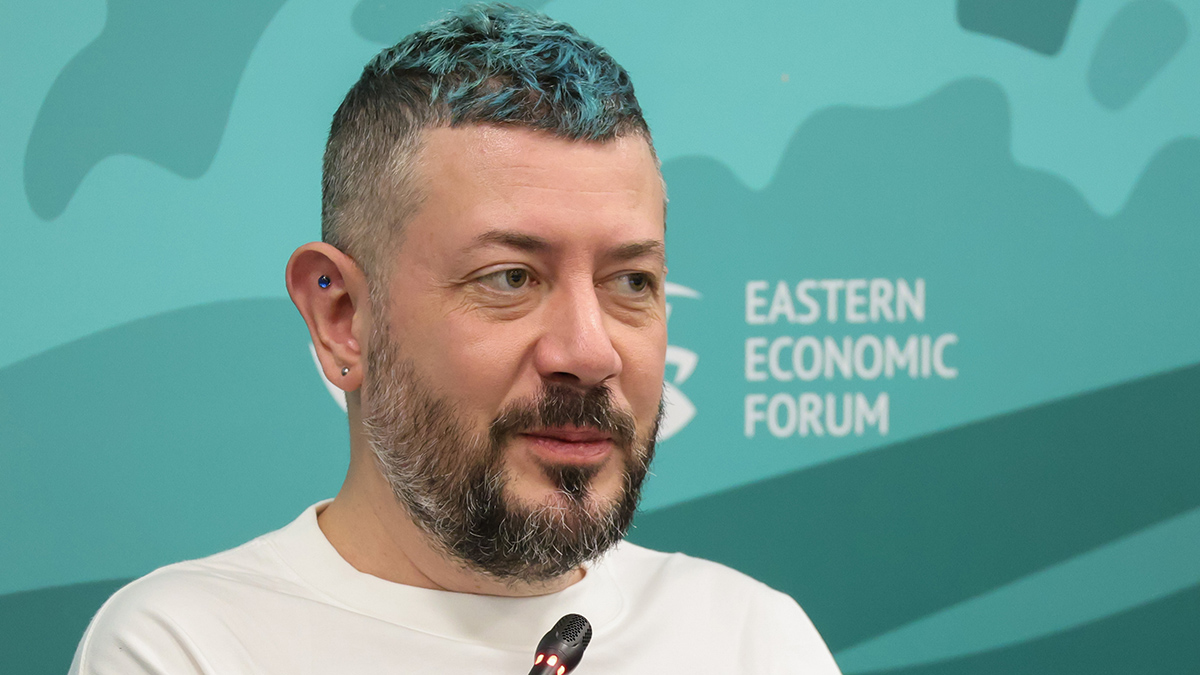 «Ни секунды не жалеть»: Артемий Лебедев призвал сжечь 99 процентов всех книг