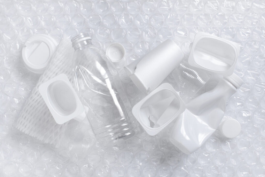 пустые пластиковые упаковки