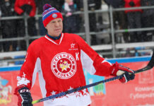 Матч сборной Легенды хоккея с командой жителей Подмосковья на стадионе ОЦ Вершина