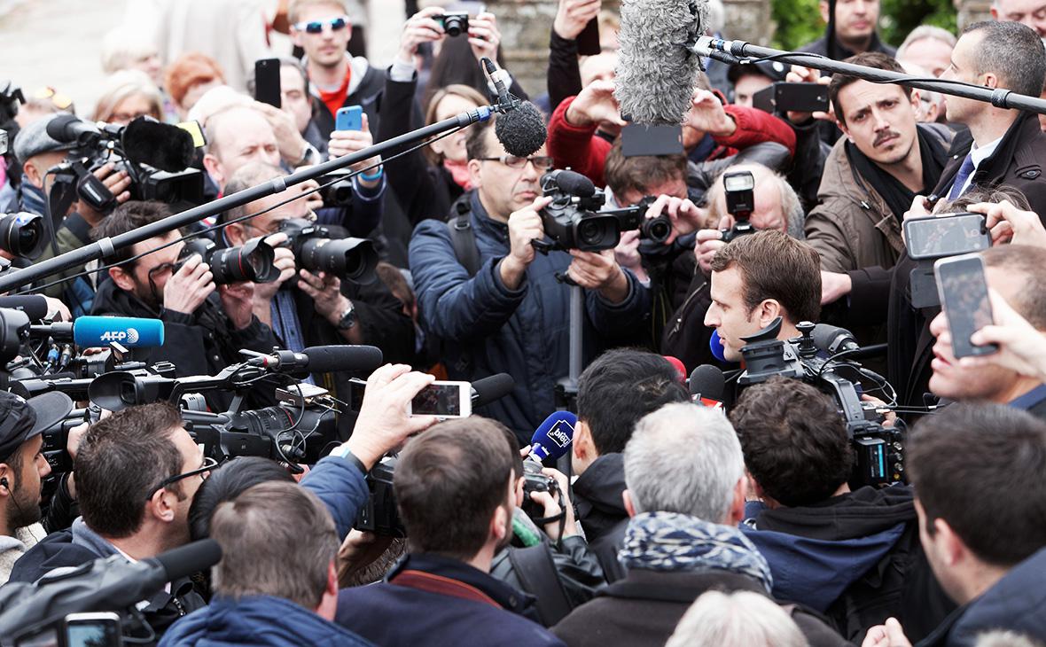 Эммануэль Макрон (в центре) (Sylvain Lefevre / Getty Images)