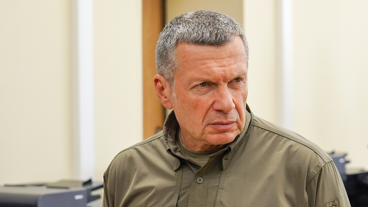 Телеведущий Владимир Соловьев получил звание мастера спорта по стрельбе