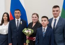 В Тюменской области 50 человек удостоились государственных наград 2daa0e3d-feb8-4d39-b225-6e7963847337-680bc4b4