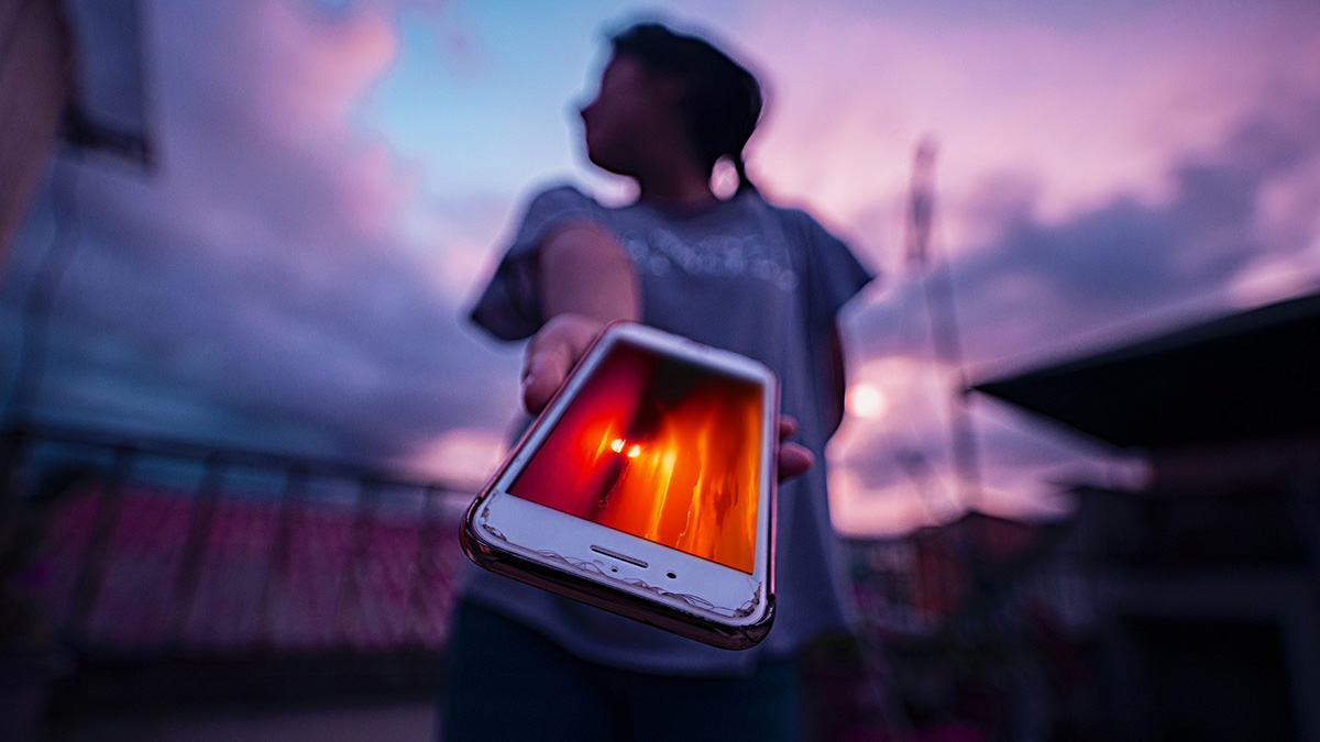 «Стоит вонь»: в Нижнем Новгороде у ребенка на уроке загорелся телефон