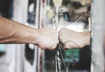 Неравнодушная сестра помогла незнакомке избежать неприятной ситуации с братом 72b0e5da-5e0d-45e1-9dac-f9083162cc7e-6800c607
