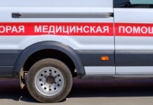 Оперативные службы спасли людей при пожаре в промышленном здании Москвы AmbulanceCarWithSignmedicalEmergency