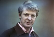 Стала известна дата прощания с Олегом Стриженовым 9d4f883c-df7b-4192-bef7-d0a270ab8fc1-67fd8861