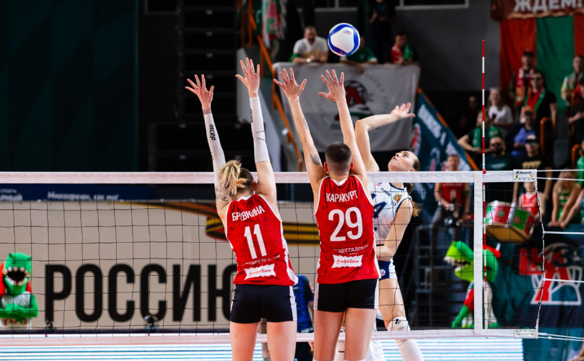 Юлия Бровкина и Эбрар Каракурт (Официальный сайт ВК «Локомотив» (Калининград))