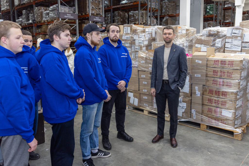 Алексей Вихарев и Волонтерский центр, который спасает судьбы