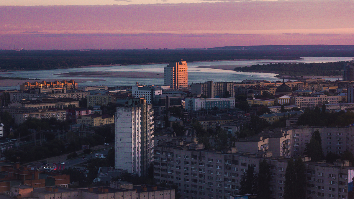 В Волгоградской области прогремели взрывы в районе нефтеперерабатывающего завода