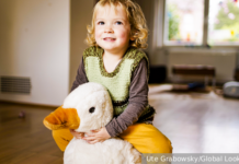 Детский психолог раскрыл влияние воспитания «бежевыми мамами» на развитие ребенка c8635615-661c-441c-81c8-8813964fb309-680ac6e5