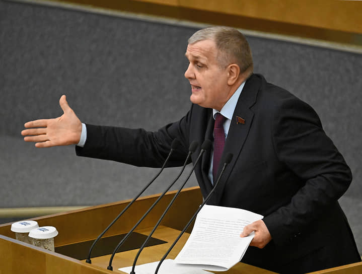 Коммунист Николай Коломейцев предлагал Госдуме пойти другим путем, но большинство депутатов все же проголосовали за законопроект о муниципальной реформе