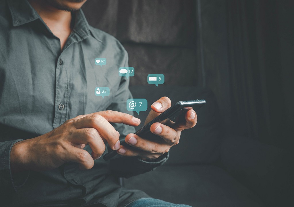 Новосибирские подростки вели откровенные стримы для граждан Китая