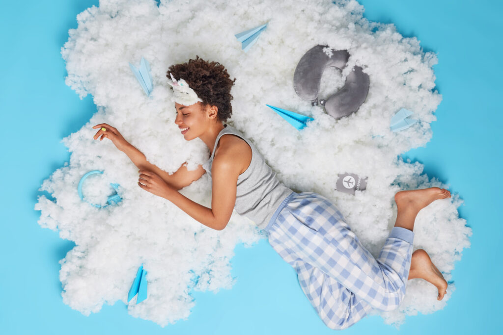 девушка мечтает во сне