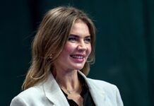 Загадочное возвращение Алины Кабаевой Шокирующие кадры из Сочи e3f68325-30c5-4ef2-8337-2d57c9189ce7-67facdc6