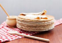 Советы диетолога по выбору полезных начинок для блинов ShrovetideMaslenitsaFestivalMealRussianPancakeBliniWithFreshCream