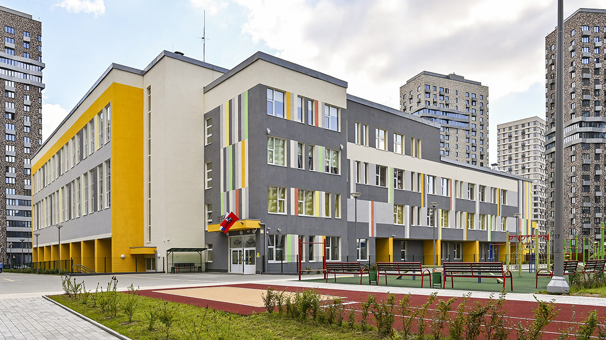 Владимир Ефимов: В Новомосковском административном округе появится 18 образовательных объектов