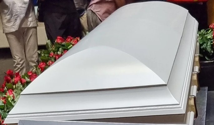 Перед закрытием крышки гроба в руку покойной Заворотнюк вложили важный документ