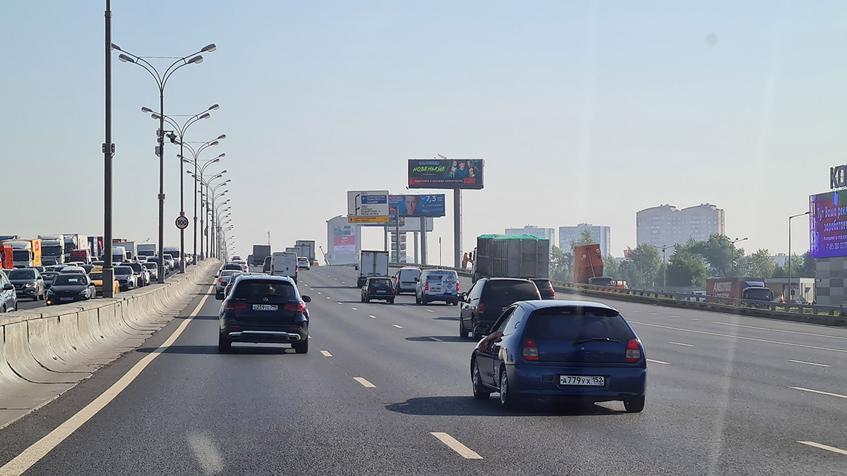 ДТП с двумя автомобилями произошло на 84-м километре МКАД