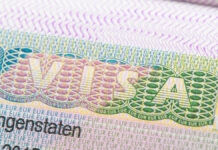 Евросоюз рассматривает возможность приостановки выдачи шенгенских виз VisaStampInPassportCloseupEuropeanVisitorVisaAtBorder