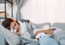 Грипп и респираторно-синцитиальная инфекция в Подмосковье как сохранить здоровье HomeFeverSickWomanUnhealthyGirlWrappedPlaidLayingSofa