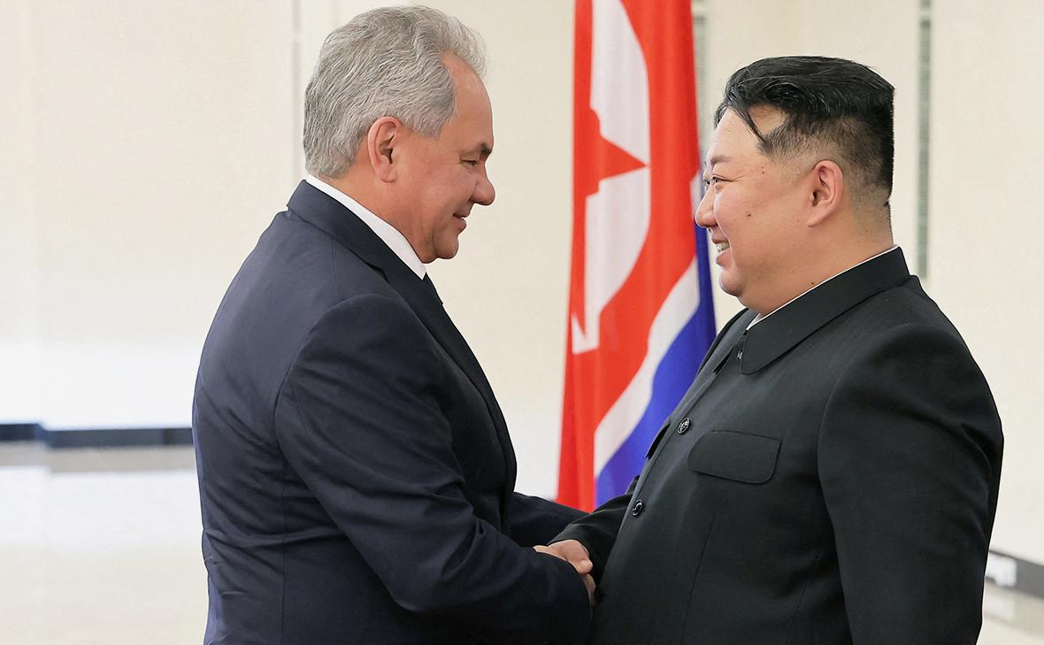 Сергей Шойгу и Ким Чен Ын (KCNA / Reuters)