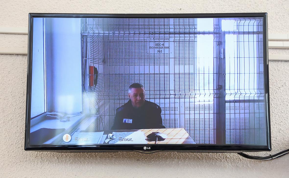 Михаил Ефремов на экране (Алексей Белкин / NEWS.ru / ТАСС)