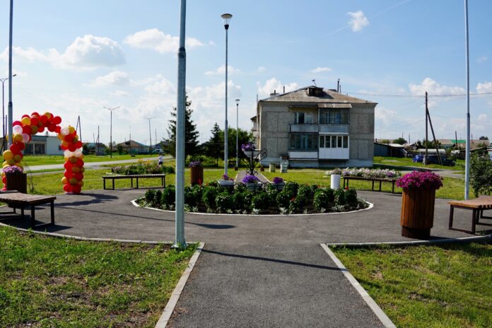 Новые спортивные площадки в Богдановичском округе преобразуют Коменки и Каменнозёрское-0