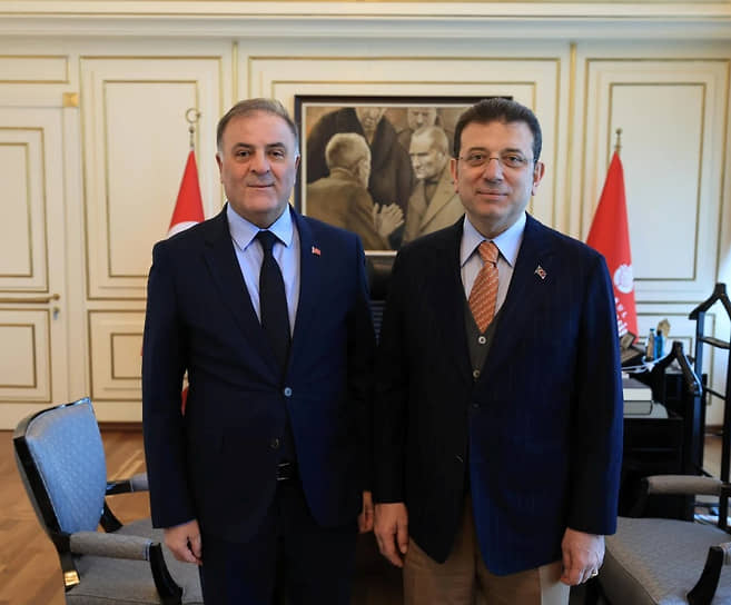 Нури Аслан (слева) и Экрем Имамоглу