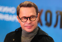 Павел Деревянко выиграл суд по делу о недвижимости на Алтуфьевском шоссе Москвы Премьера фильма Холоп 2 в кинотеатре Октябрь