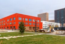 Петр Бирюков курирует благоустройство 160 школ и детсадов Москвы к новому учебному году petr biryukov kuriruet blagoustrojstvo 160 shkol i detsadov moskvy k novomu uchebnomu godu-news-blog-ru-174285099400-0