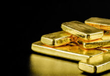 Goldman Sachs прогнозирует взлет золота до 3300 долларов на фоне рекордов Чикагской биржи CloseUpPureGoldBarIngotPutOnTheBlack