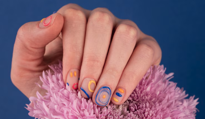 5 актуальных идей летнего маникюра от звездных инфлюенсеров